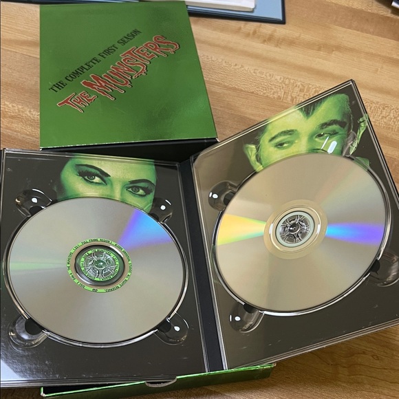 # 0723+ The Munsters First Season DVD Set - Picture 4 of 9